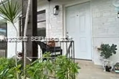 110 NW 58th St, Miami: photo 1 of 17