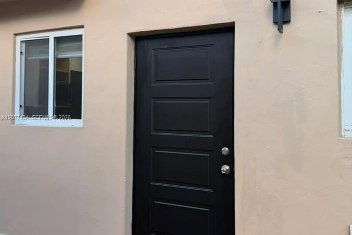 510 NW 47th St, Miami: photo 1 of 2