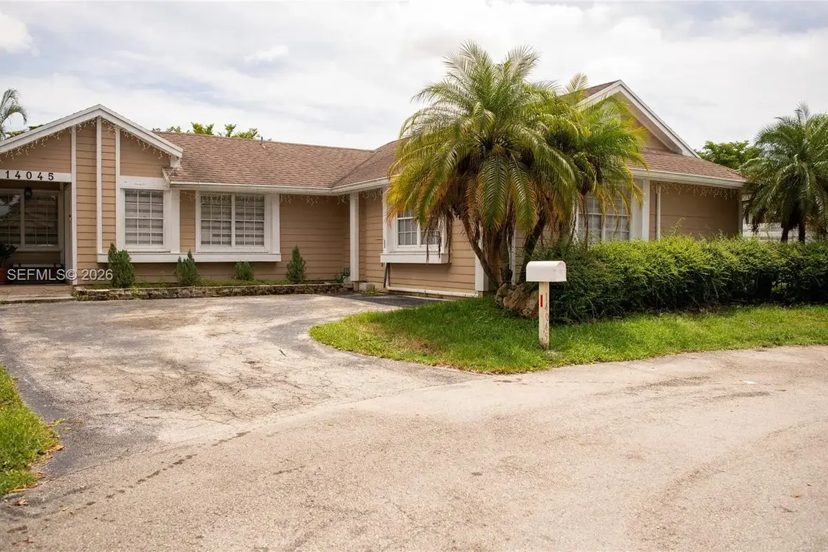 14045 SW 103rd Ter, Miami: photo 1 of 30