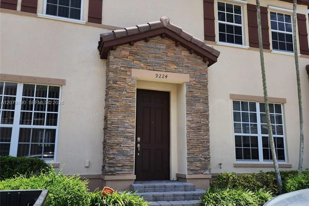 9224 SW 170th Pl, Miami: photo 1 of 9