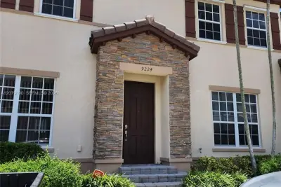 9224 SW 170th Pl, Miami: photo 1 of 9