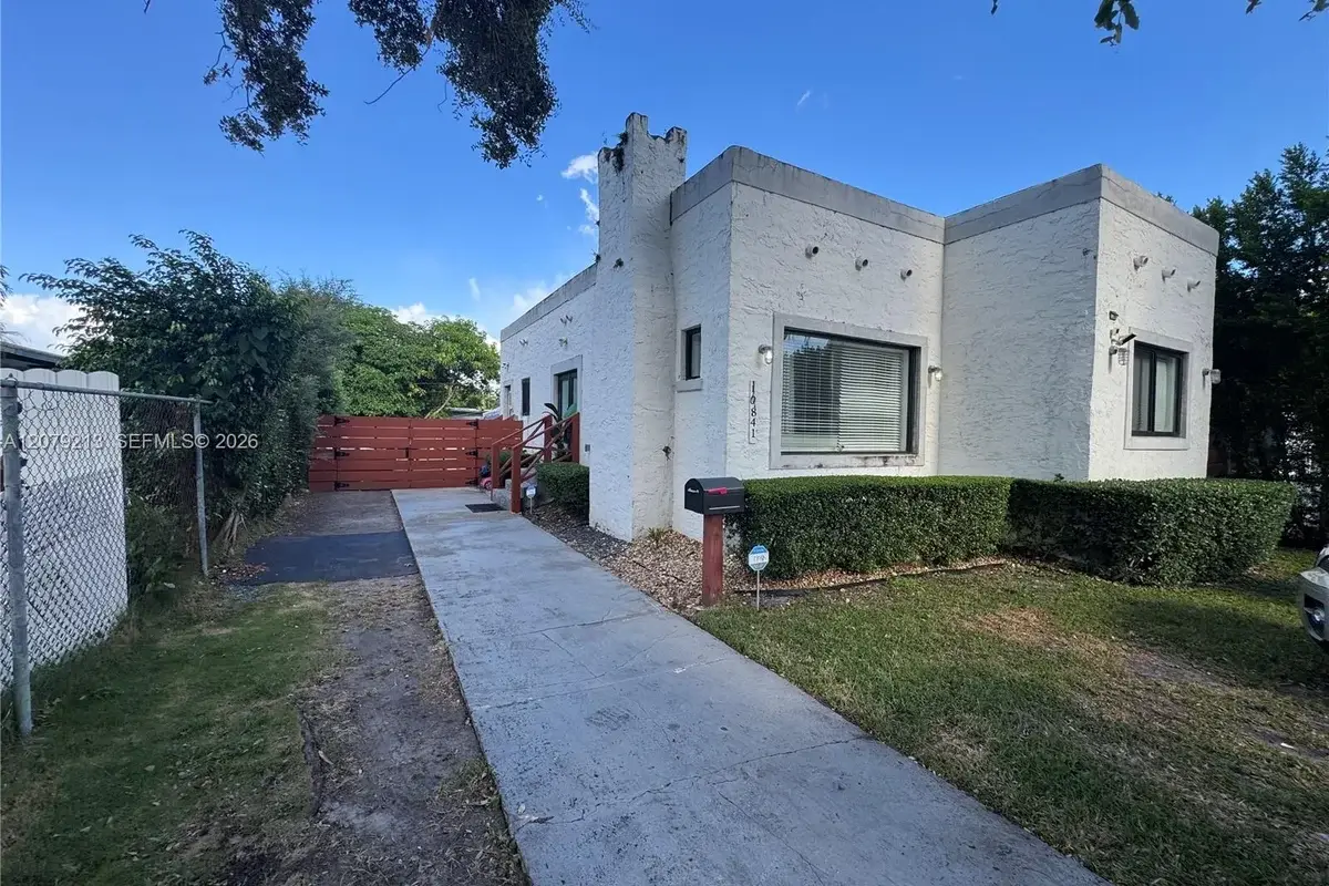 10841 NE 2nd Pl, Miami: photo 1 of 13
