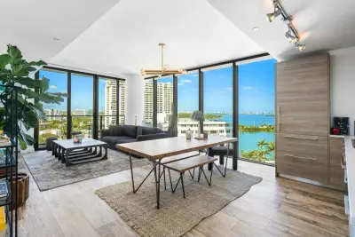 650 NE 32nd St #1508, Miami: photo 1 of 37