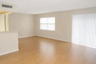 17911 NW 68th Ave #O202, Hialeah: photo 1 of 15