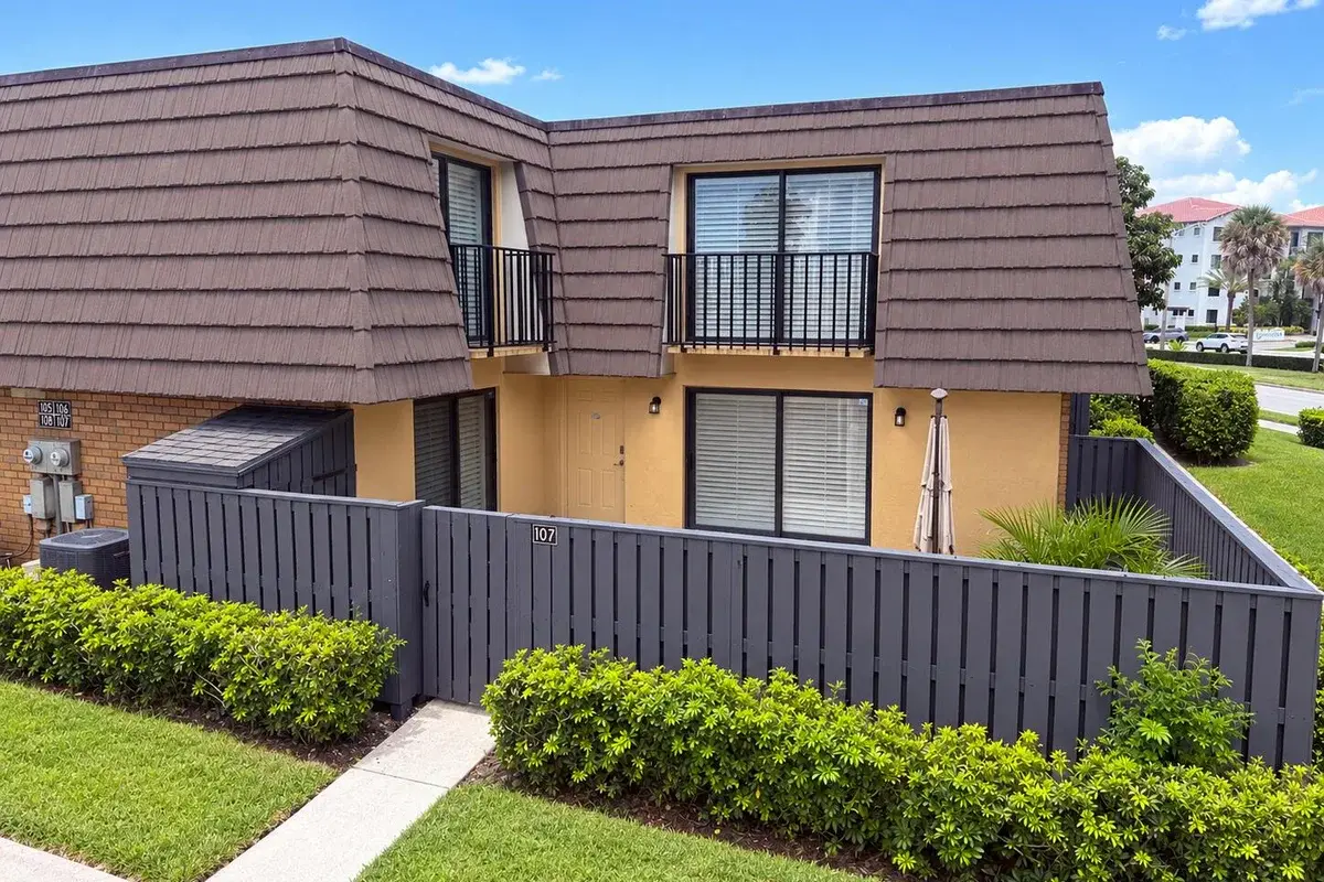 107 1st Way, West Palm Beach: photo 1 of 3