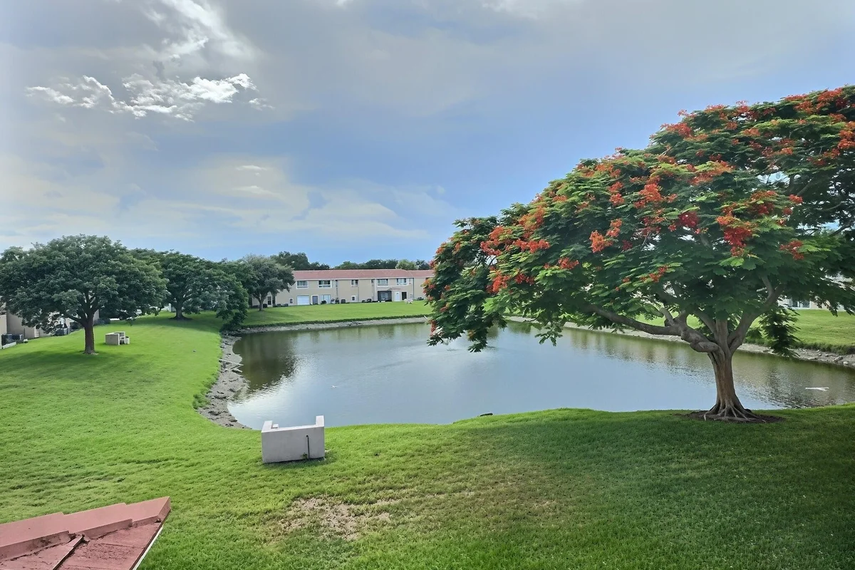 889 Twin Lakes Dr #1-J, Coral Springs: photo 1 of 23