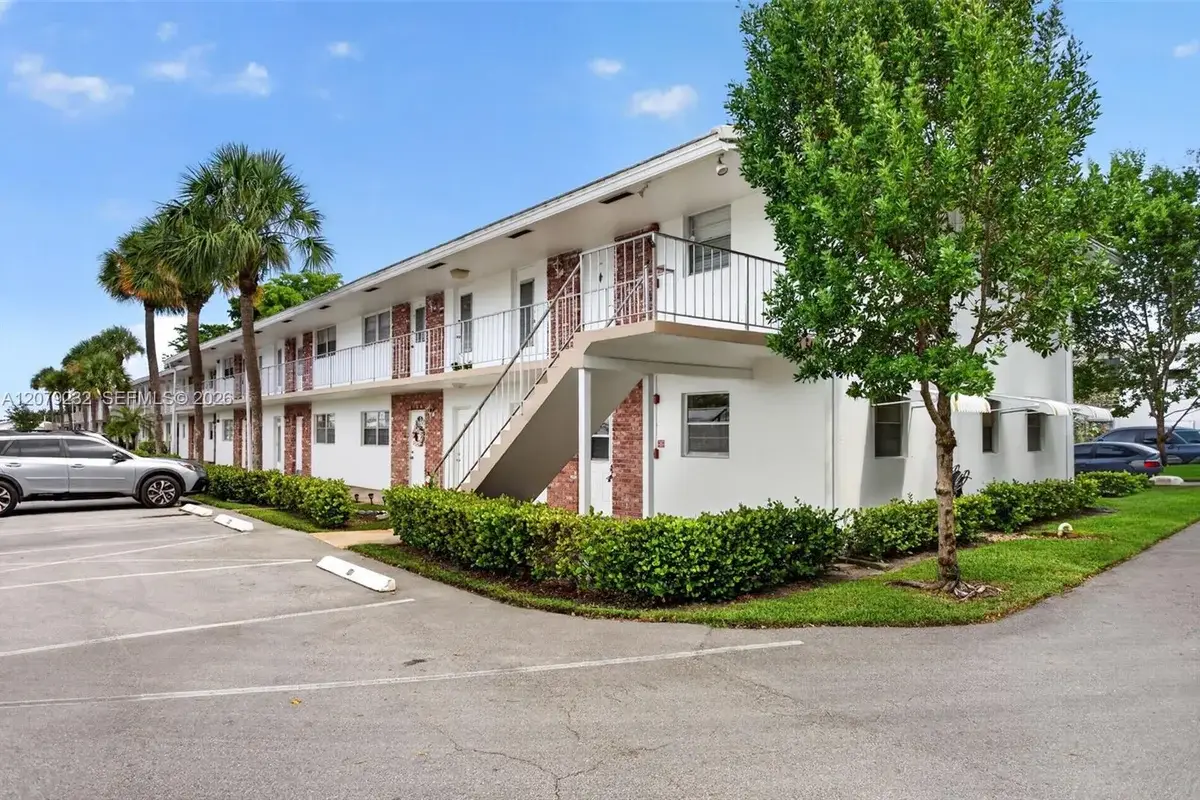 2551 W Golf Blvd #101, Pompano Beach: photo 1 of 26