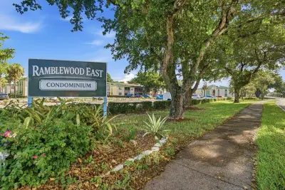 4151 NW 90th Ave #207, Coral Springs: photo 1 of 23