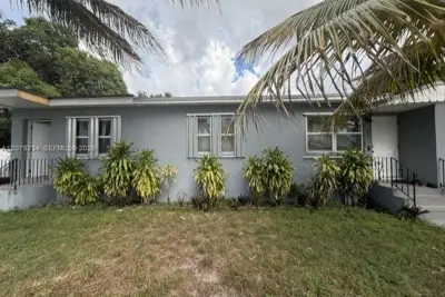 805 NE 134th St #B, North Miami: photo 1 of 26