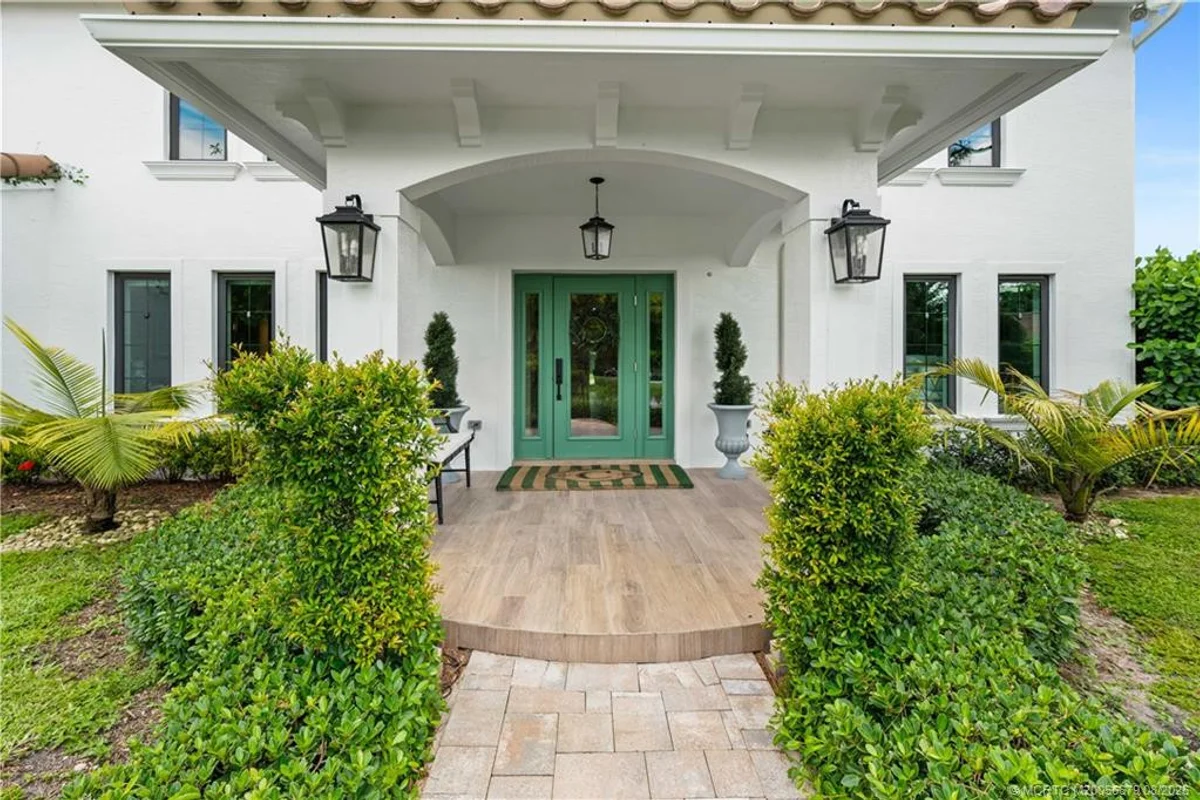 House in Palm Beach Gardens: photo 1 of 48