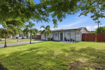 2610 NE 8th Ave, Pompano Beach: photo 1 of 39