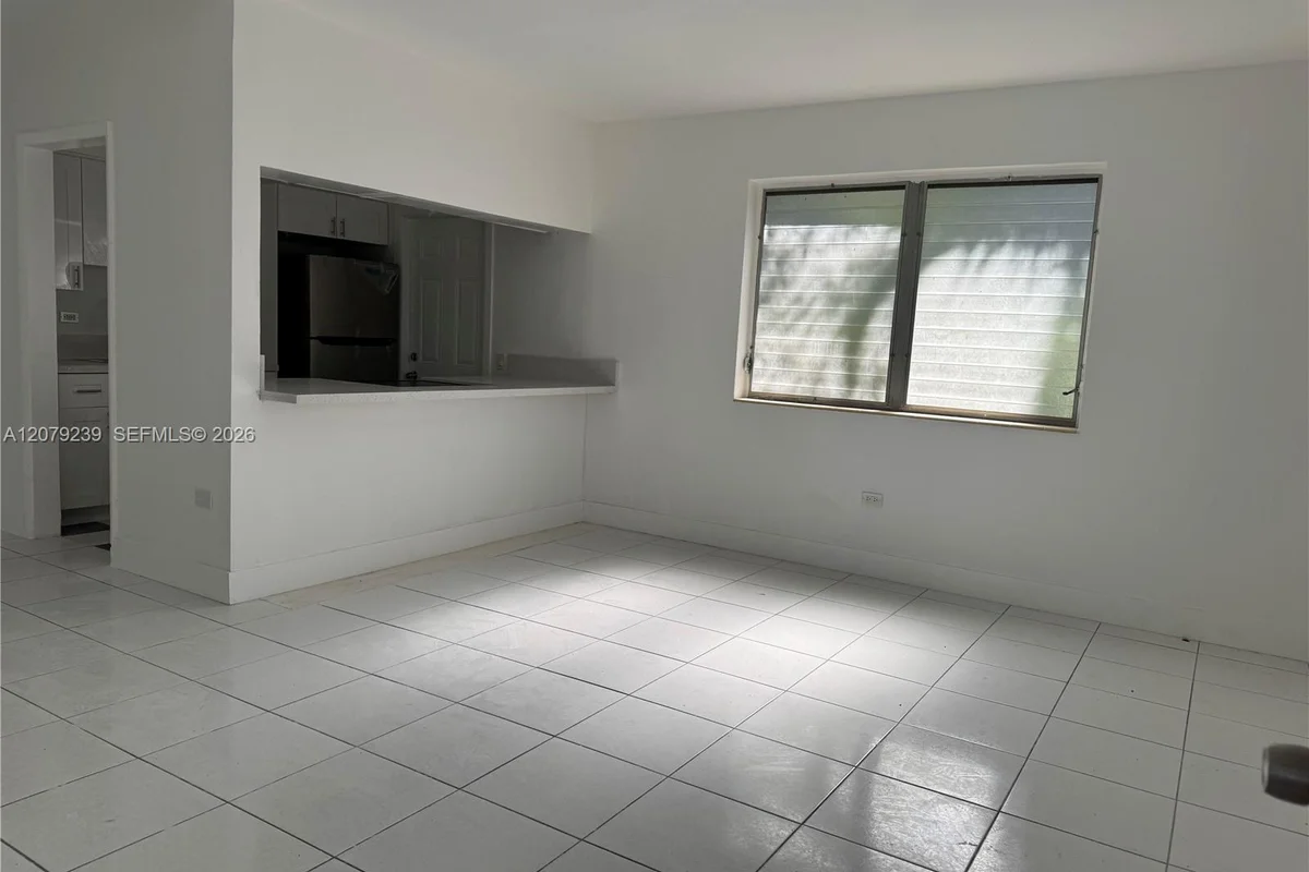 8017 Byron Ave #6, Miami Beach: photo 1 of 13