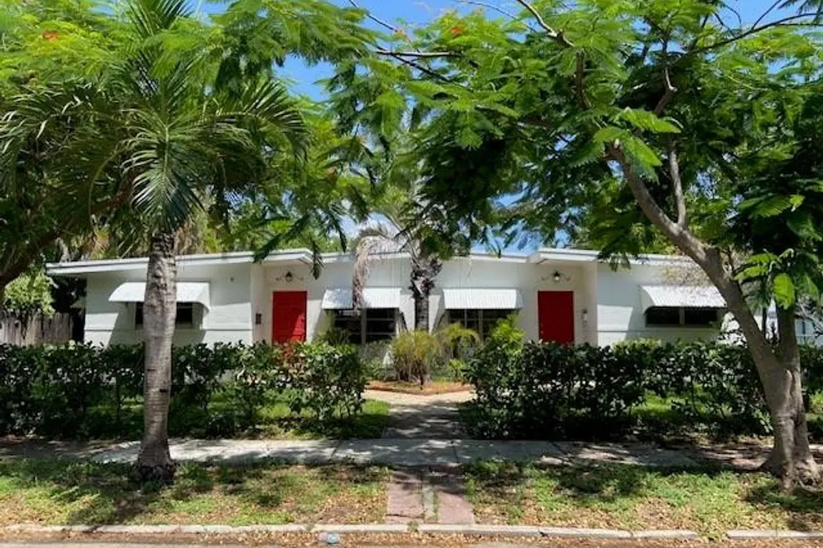 1935 Adams St, Hollywood: photo 1 of 33