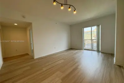 10 Aragon Ave #1008, Coral Gables: photo 1 of 9