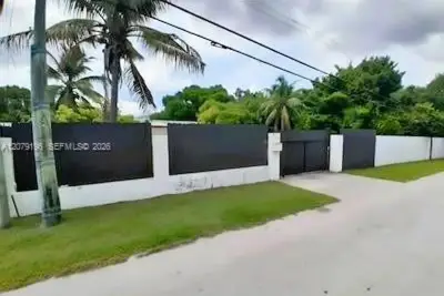 759 S Biscayne River Dr, Miami: photo 1 of 7