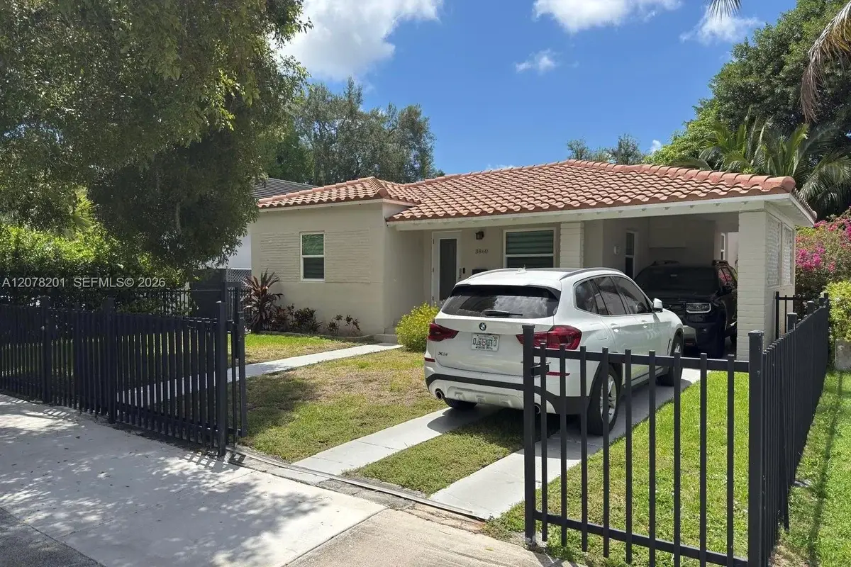 3860 SW 1st St, Miami: photo 1 of 14