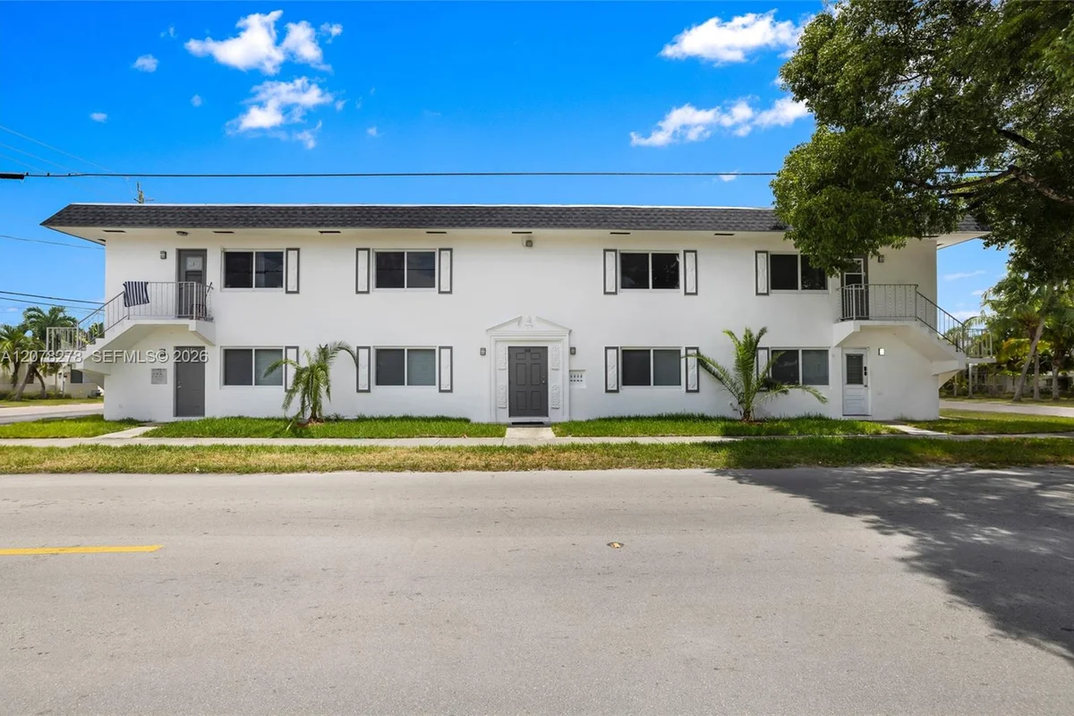 1859 Lincoln St, Hollywood: photo 1 of 22