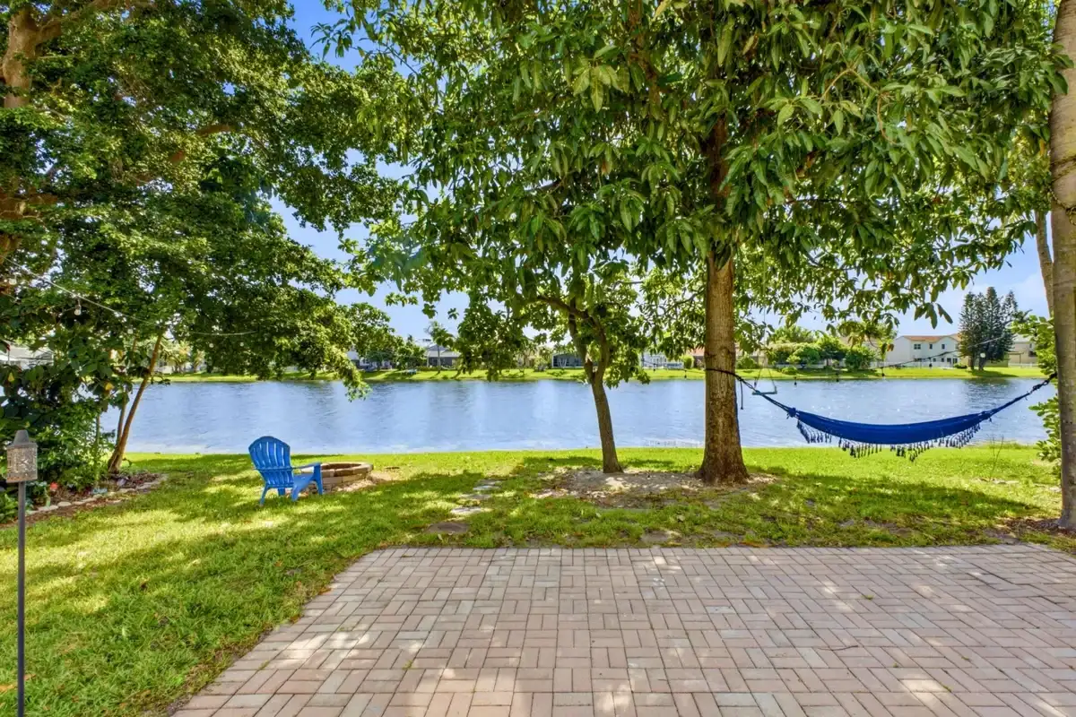 7098 Burgess Dr, Lake Worth: photo 1 of 46