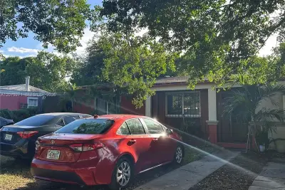 14330 NW 11th Ct, Miami: photo 1 of 1