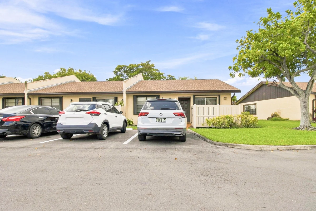 611 Banks Rd, Margate: photo 1 of 22