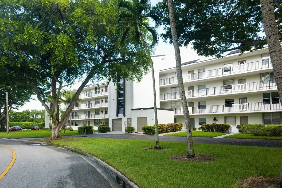 24 Abbey Ln #301, Delray Beach: photo 1 of 19