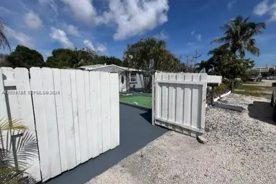 307 SW 15th St #1, Fort Lauderdale: photo 1 of 16