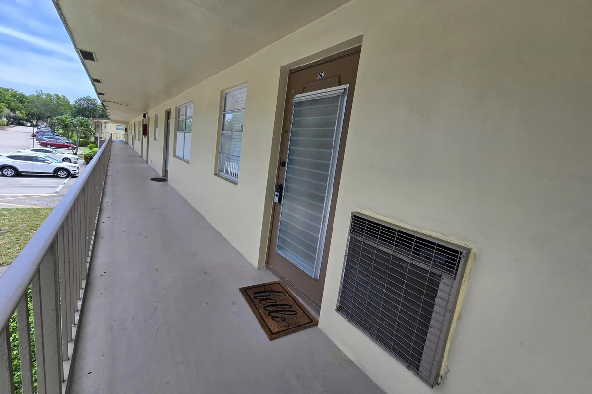 7310 NW 1st St NW #206, Margate: photo 1 of 13
