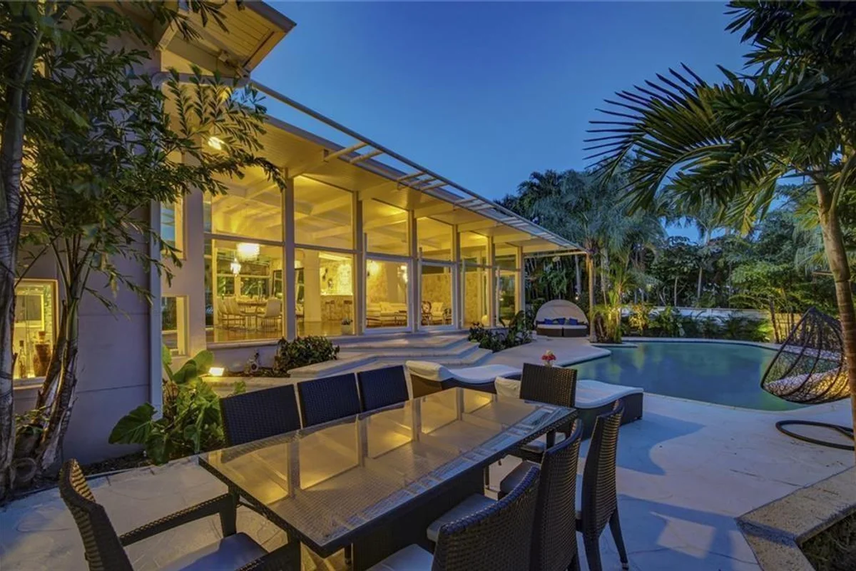 28 Pelican Dr, Fort Lauderdale: photo 1 of 45