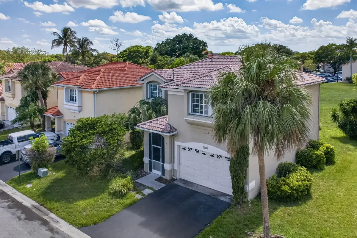 3151 NW 72nd Ave, Margate: photo 1 of 41