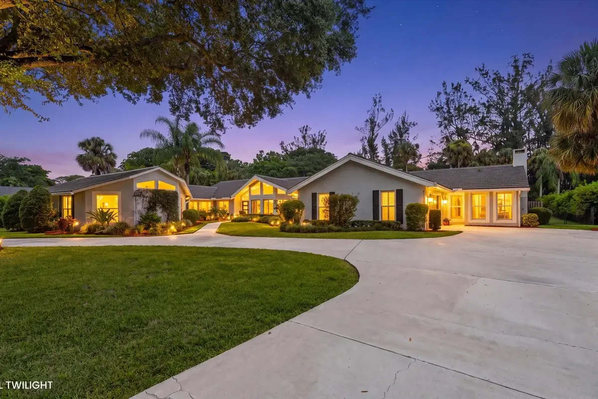 13343 Doubletree Cir, Wellington: photo 1 of 70