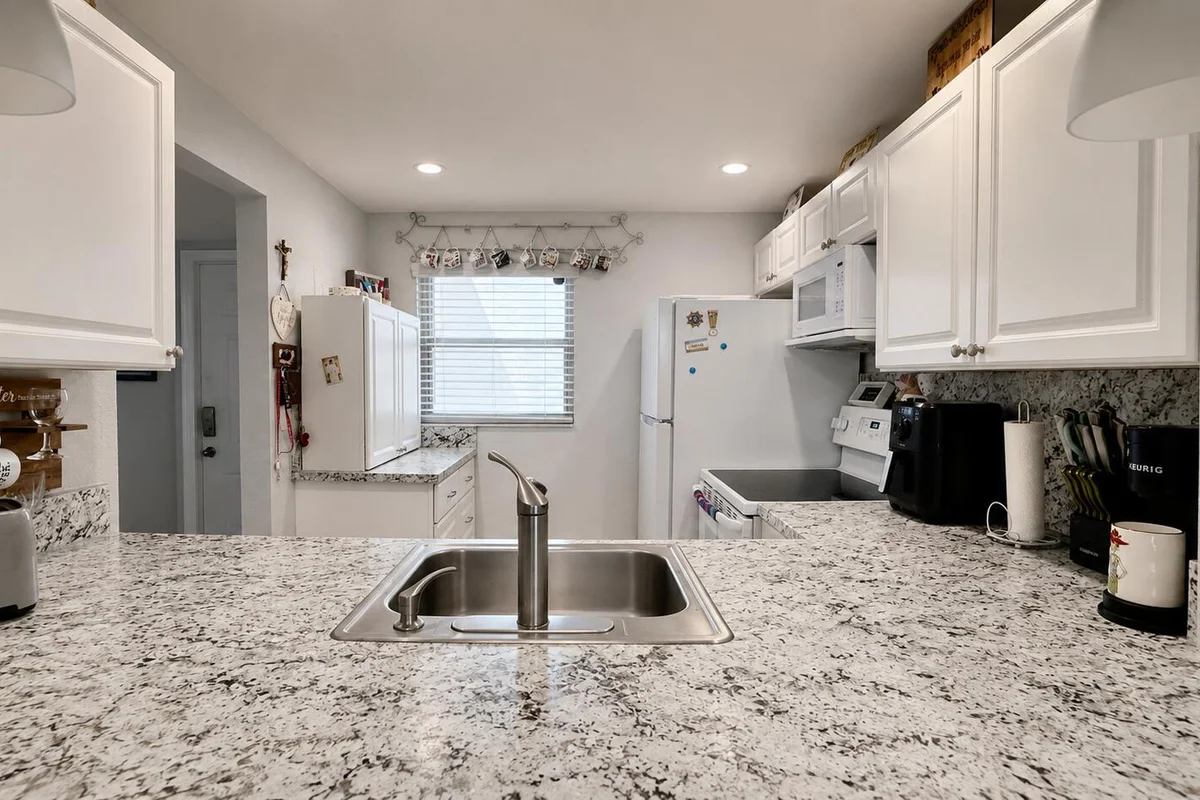9480 Poinciana Pl #201, Davie: photo 1 of 47