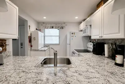 9480 Poinciana Pl #201, Davie: photo 1 of 47