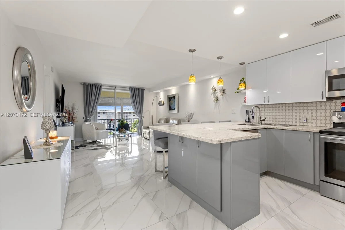 2855 Leonard Dr #H605, Aventura: photo 1 of 29