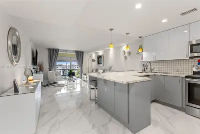 2855 Leonard Dr #H605, Aventura: photo 1 of 29