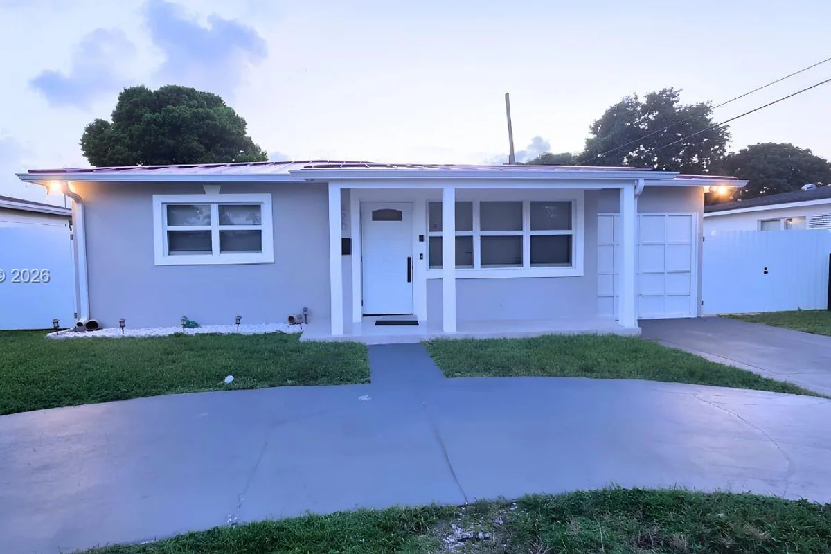 420 S 28th Ave, Hollywood: photo 1 of 15