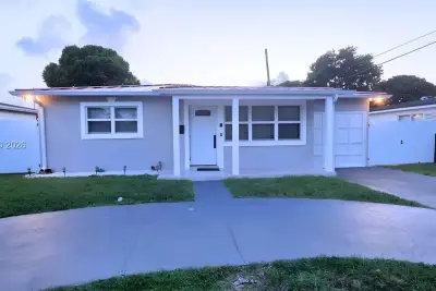 420 S 28th Ave, Hollywood: photo 1 of 15