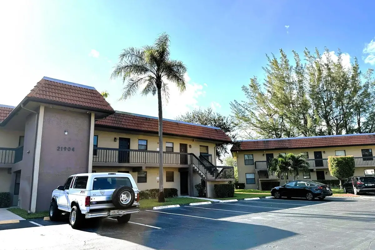 21904 Lake Forest Cir #106, Boca Raton: photo 1 of 23