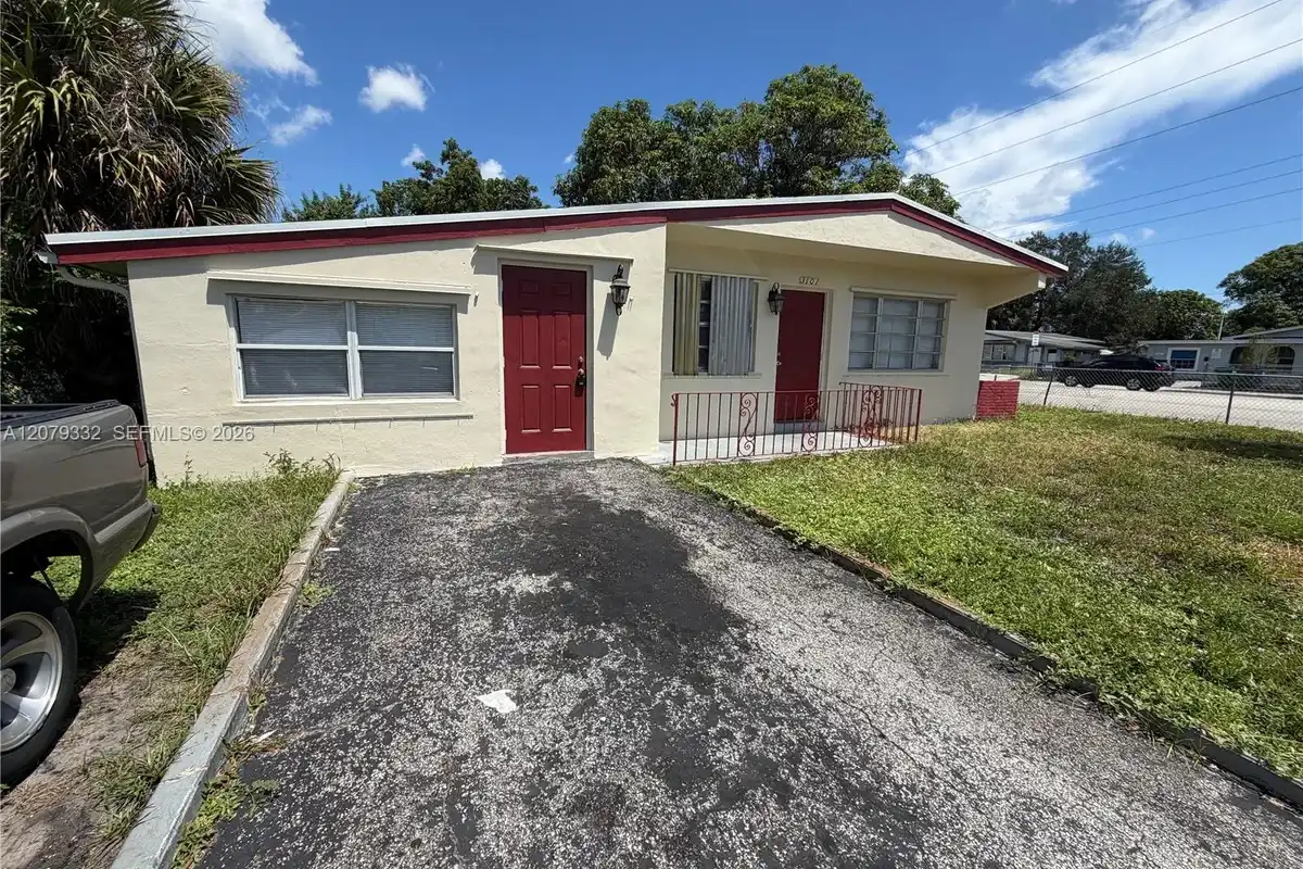 3101 NW 5th St, Lauderhill: photo 1 of 9