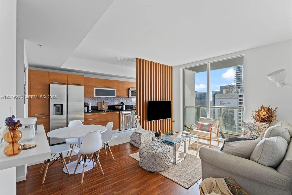 244 Biscayne Blvd #3105, Miami: photo 1 of 15