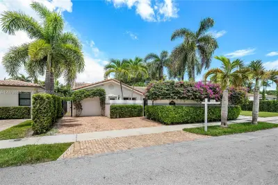 1015 SE 11th Ct, Fort Lauderdale: photo 1 of 43