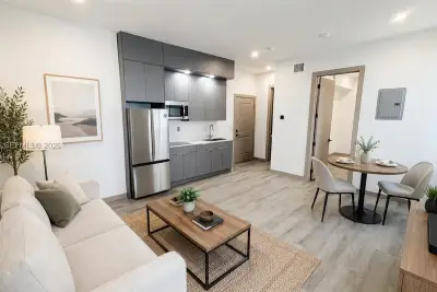 768 NW 2nd St #2, Miami: photo 1 of 14