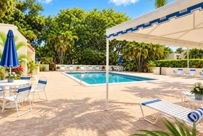 1723 Embassy Dr #103, West Palm Beach: photo 1 of 18