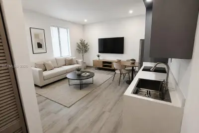 768 NW 2nd St #5, Miami: photo 1 of 13