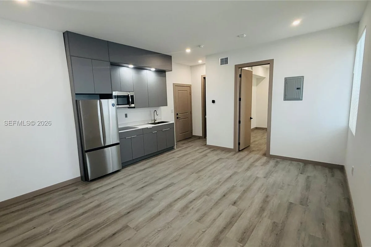 768 NW 2nd St #7, Miami: photo 1 of 13