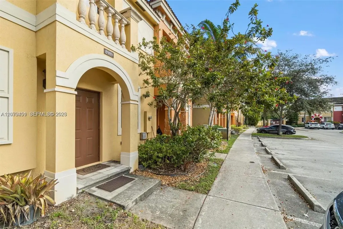 8989 SW 17th Ct, Miramar: photo 1 of 19