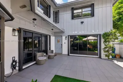 9852 NW 52nd Ter, Doral: photo 1 of 52