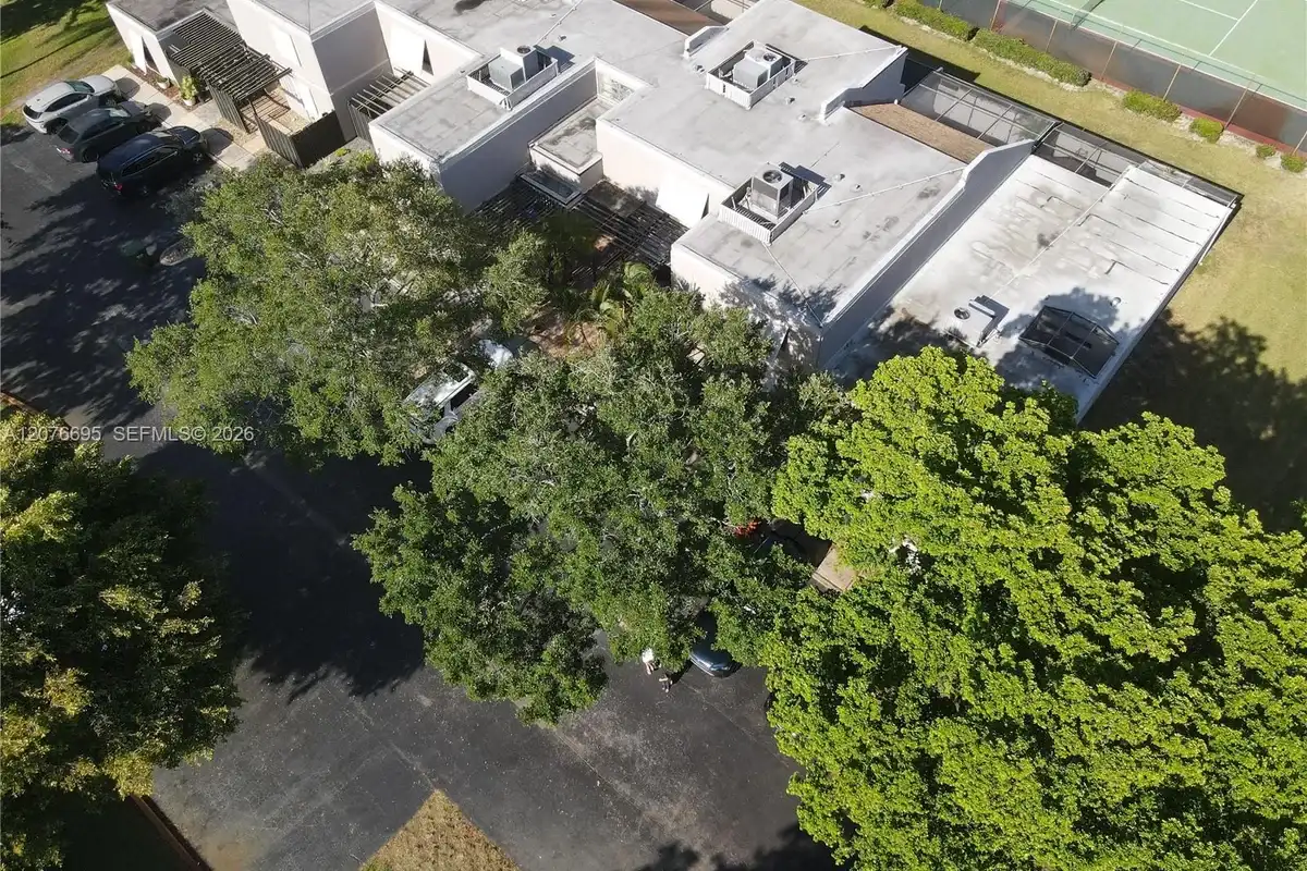 1541 NW 113th Ave, Pembroke Pines: photo 1 of 39