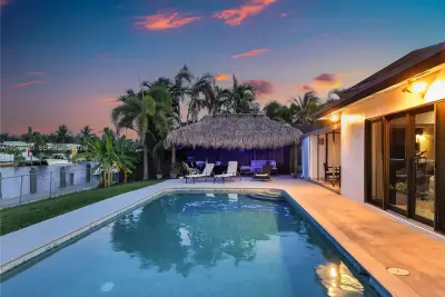 380 SE 1st Ter, Pompano Beach: photo 1 of 32