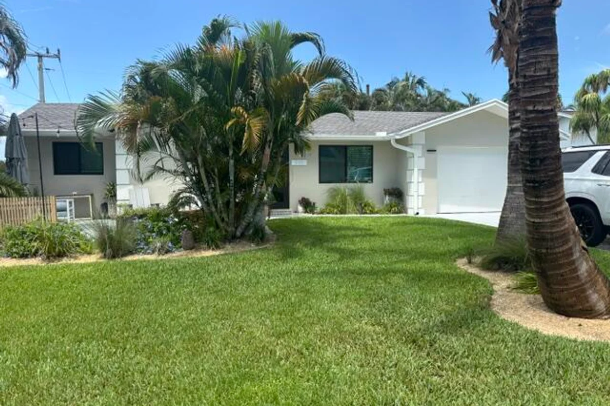 351 Mars Ave, Tequesta: photo 1 of 26