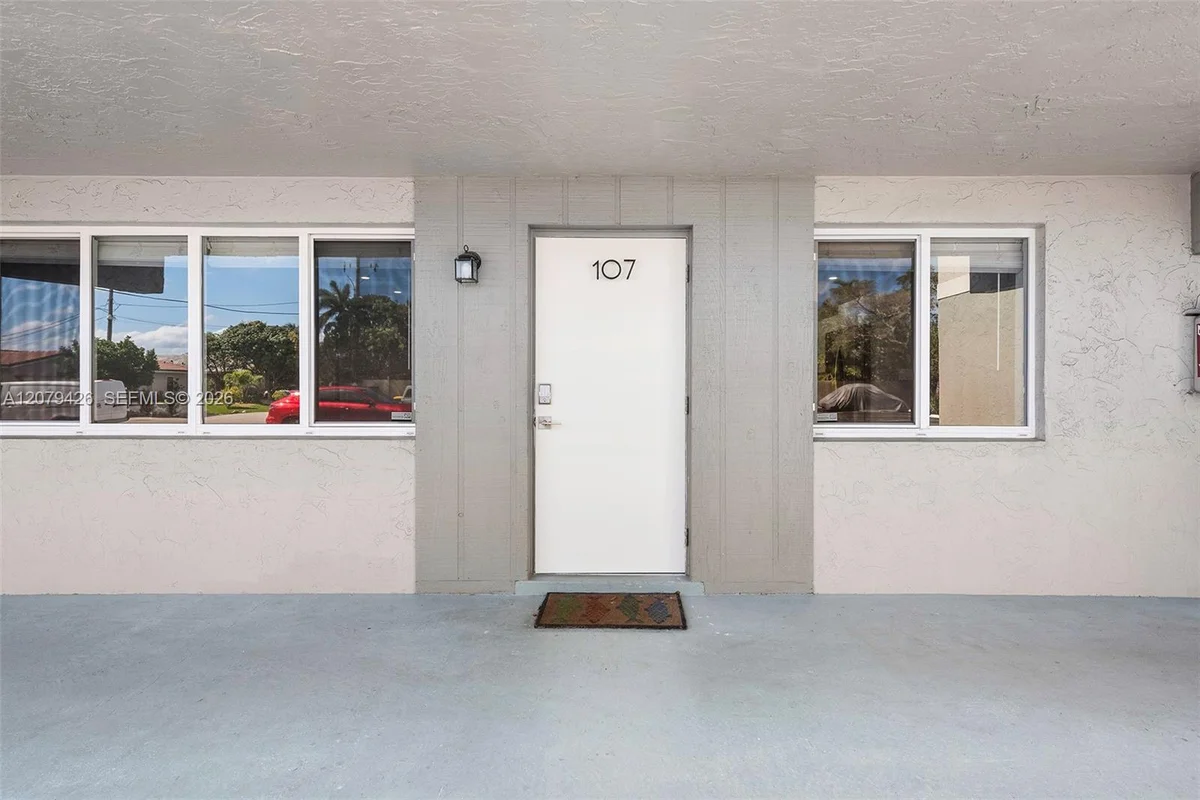 1400 NE 54th St #107, Fort Lauderdale: photo 1 of 28
